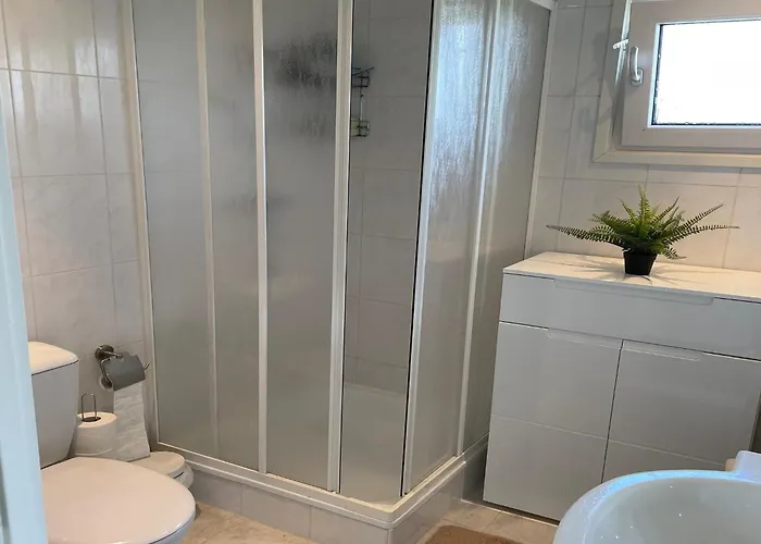 With Dishwasher In A Chalé